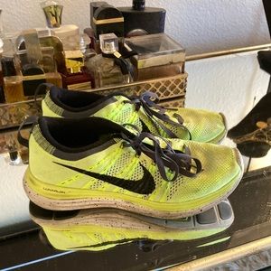Nikes Lunarlon neon yellow